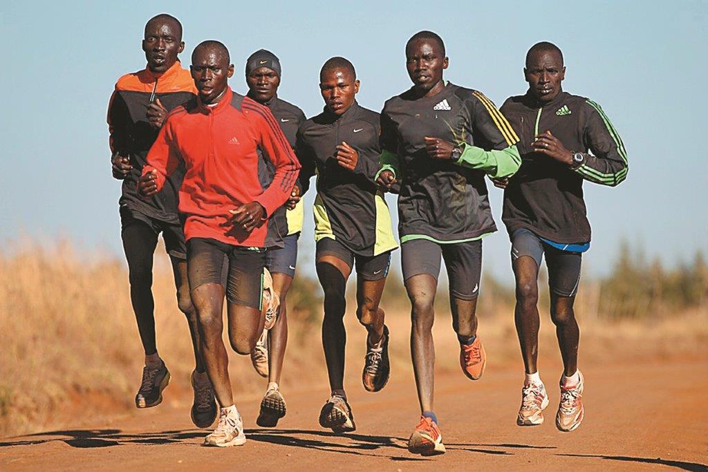 IAAF DIL Kenya 120202 Emmanuel Mutai group training - Kaptagat 3